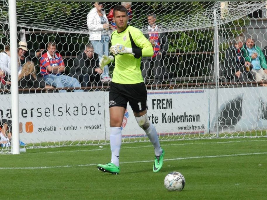 Simon Bloch Jørgensen là thủ môn người Đan Mạch sở hữu chiều cao 2 mét 05