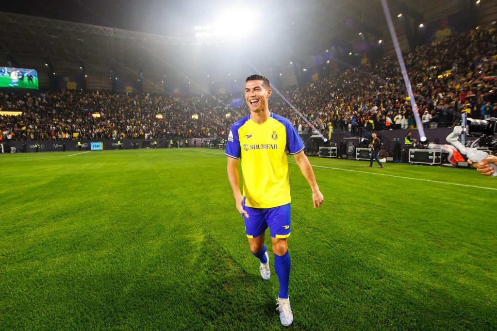 Ronaldo sẽ nhận số tiền ước tính 200 triệu bảng trong một mùa thi đấu cho đội bóng Al Nassr